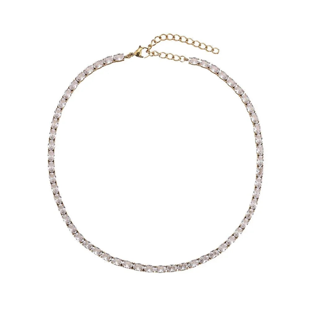 Elegante goldfarbene Halskette mit klaren Kristallsteinen und verstellbarem Verschluss