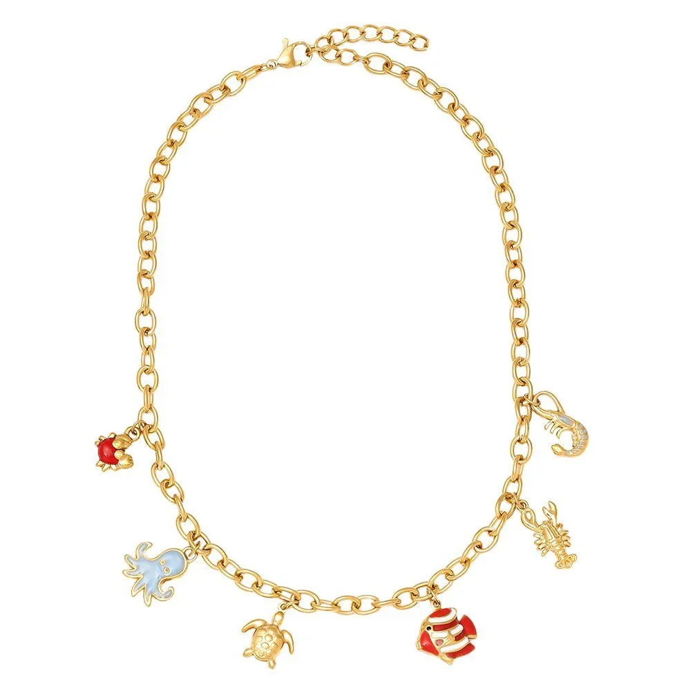 Goldfarbene Kette mit Meeres-Tier-Anhängern wie Krabbe, Tintenfisch, Schildkröte, Fisch, Hummer und Garnele