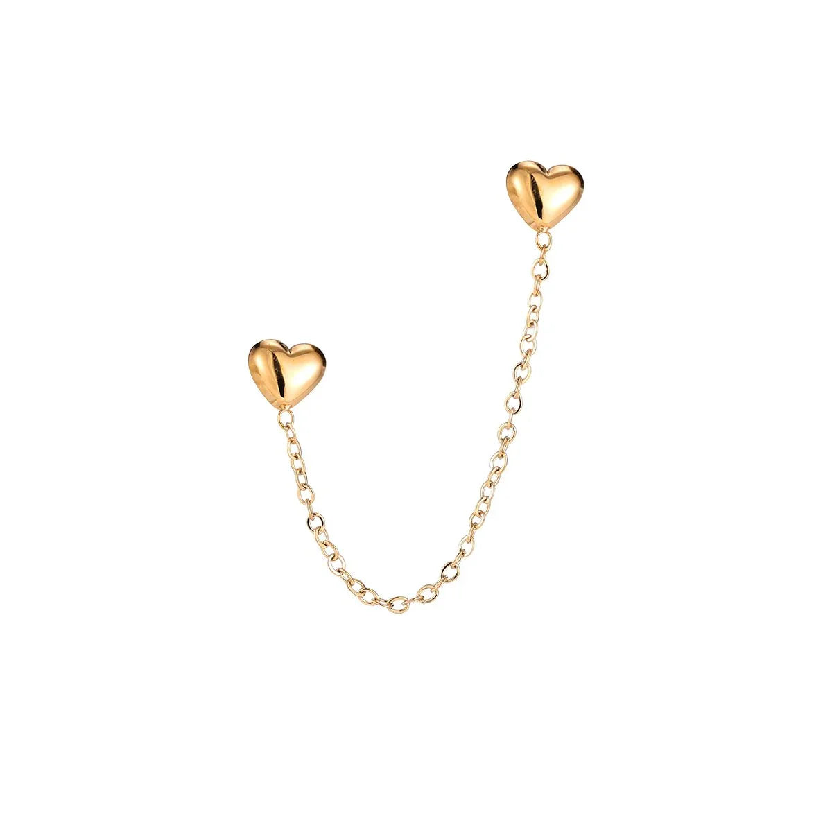 Goldfarbene Brosche mit zwei herzförmigen Elementen verbunden durch feine Kette auf weißem Hintergrund