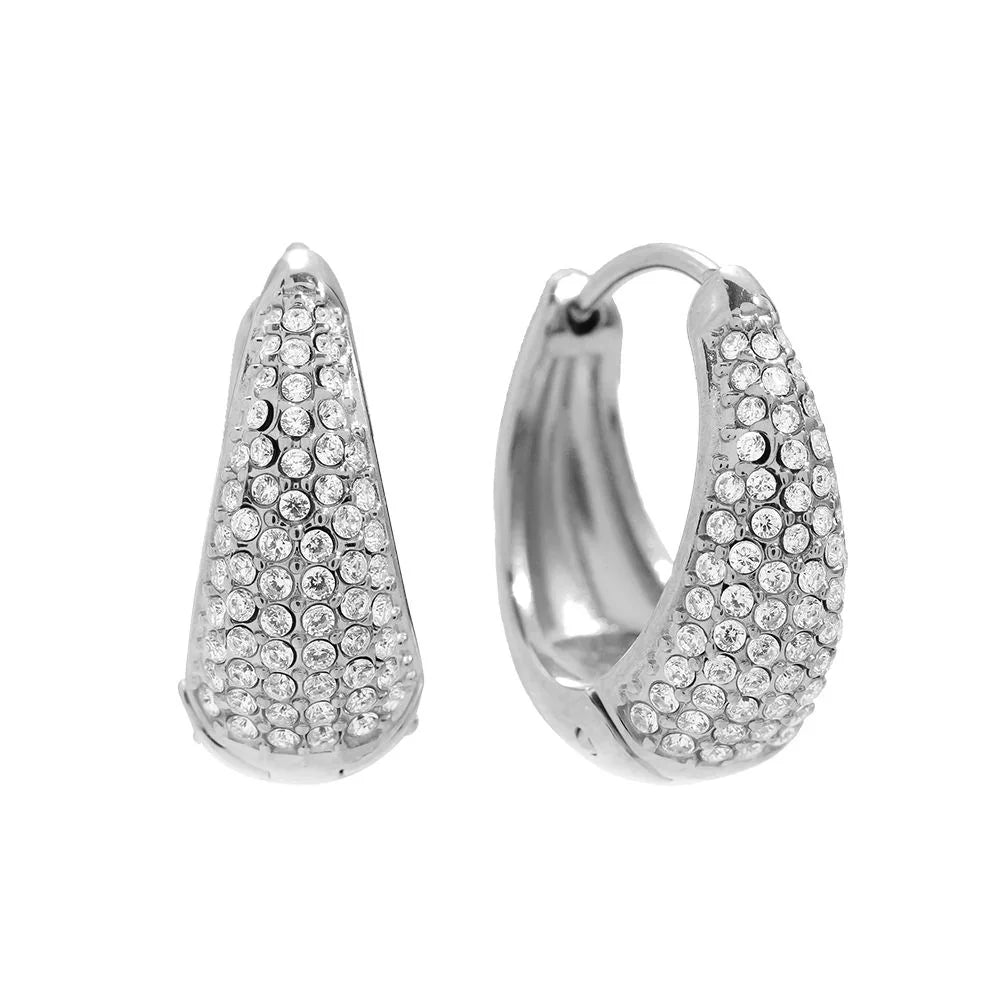 Silberne Creolen Ohrringe mit vielen kleinen funkelnden Kristallen besetzt