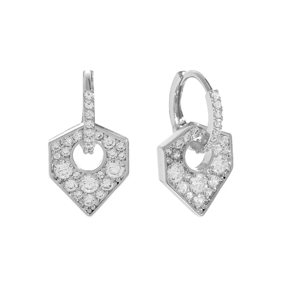 Silberne Ohrringe mit hexagonalem Anhänger und funkelnden Zirkonia-Steinen
