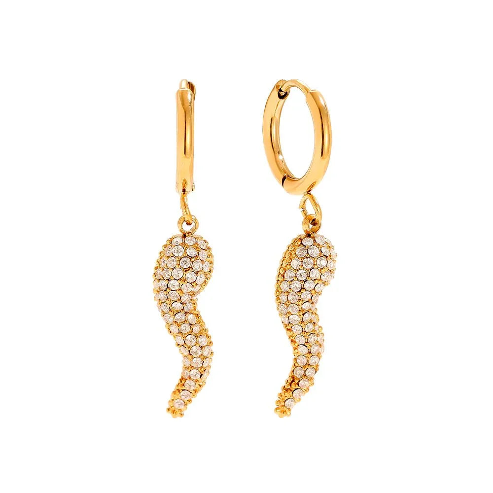 Goldene Creolen Ohrringe mit funkelnden Kristallstein-Anhängern in geschwungenem Design