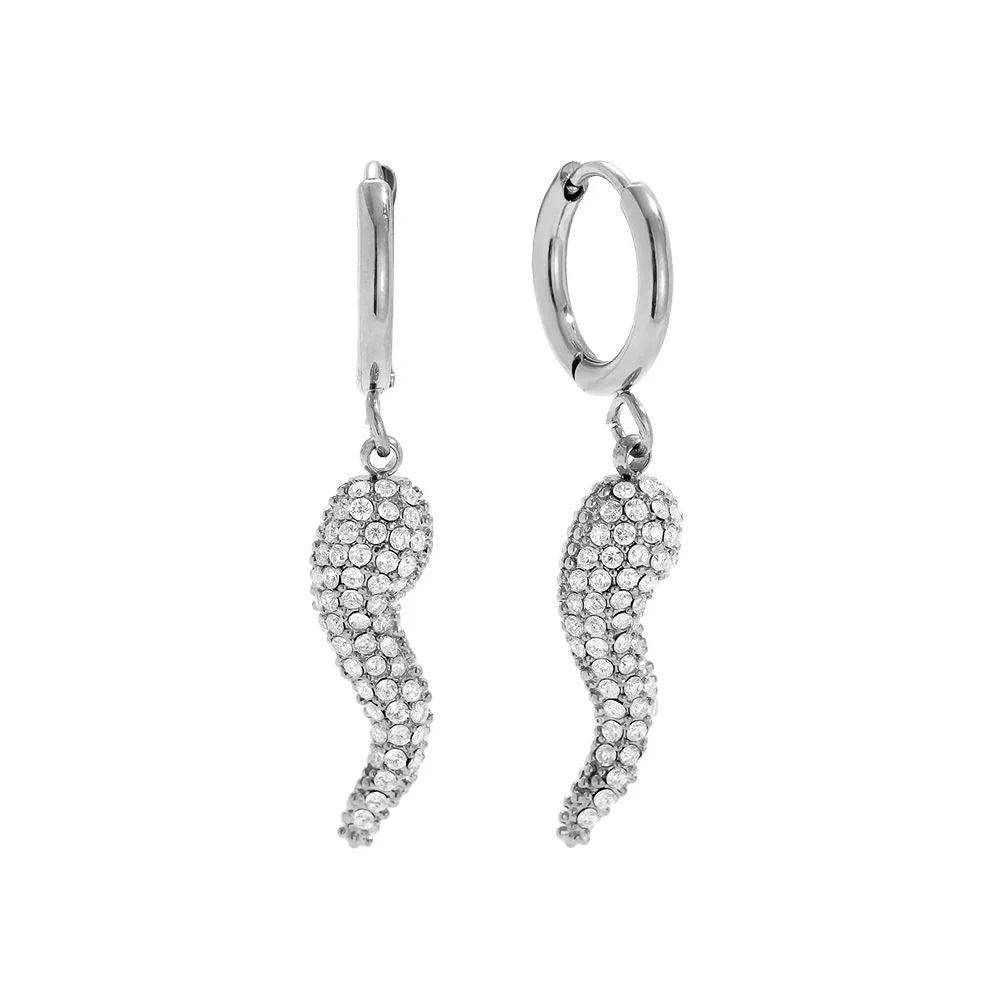 Silberne Creolen-Ohrringe mit funkelnden Kristallstein-Anhängern in geschwungener Form