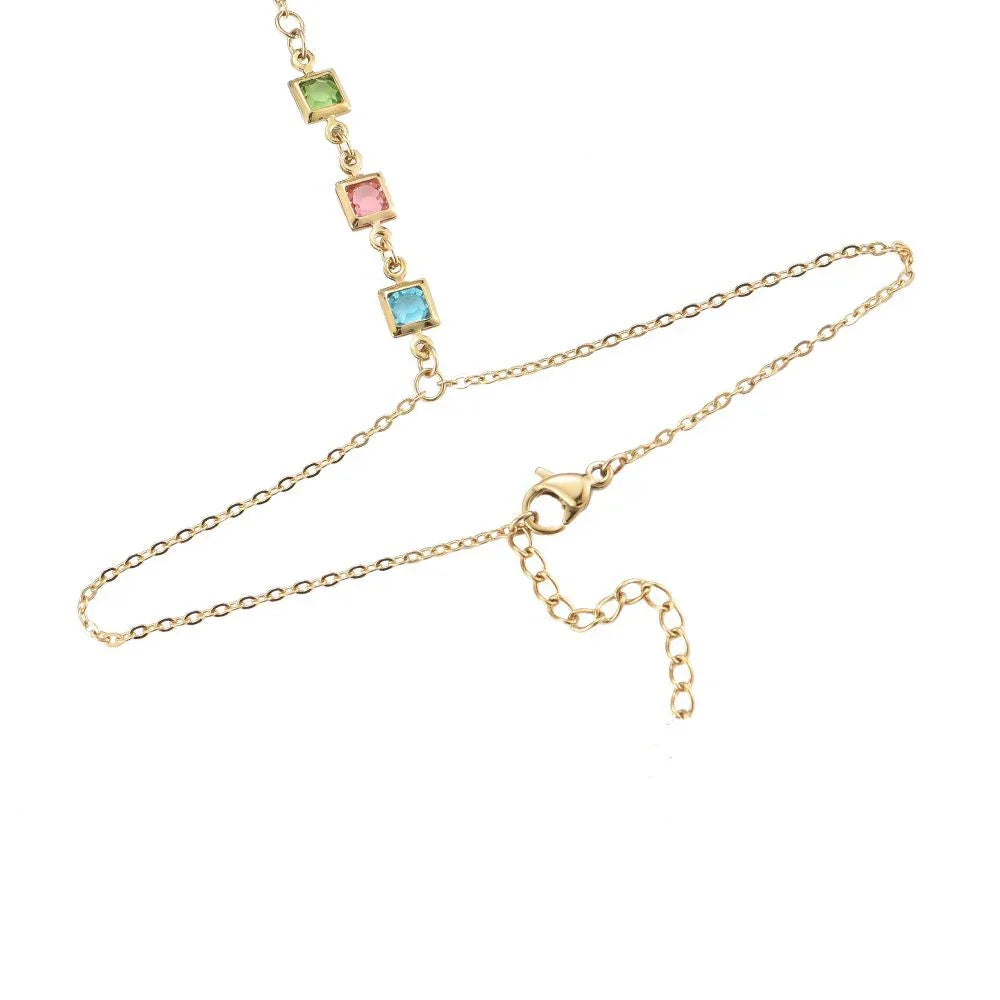 Feine goldene Halskette mit drei bunten quadratischen Edelsteinen grün, pink und blau