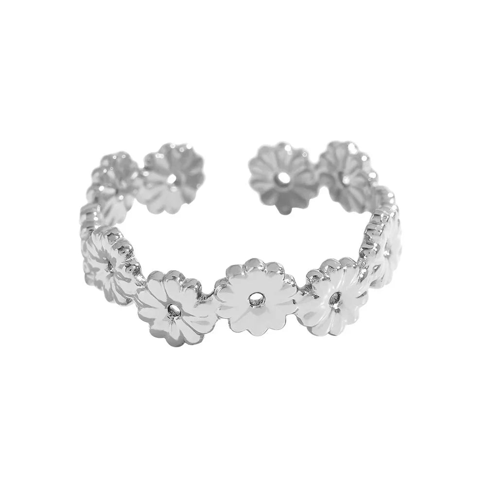 Silberner verstellbarer Ring mit Blumenmuster und glänzender Oberfläche