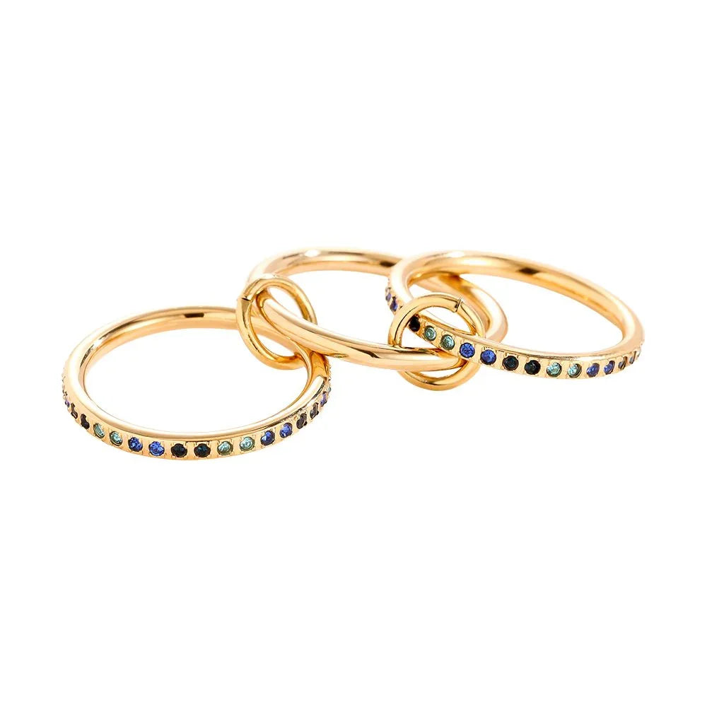 Goldringe mit blauen und schwarzen Schmucksteinen, modernes mehrteiliges Ringdesign