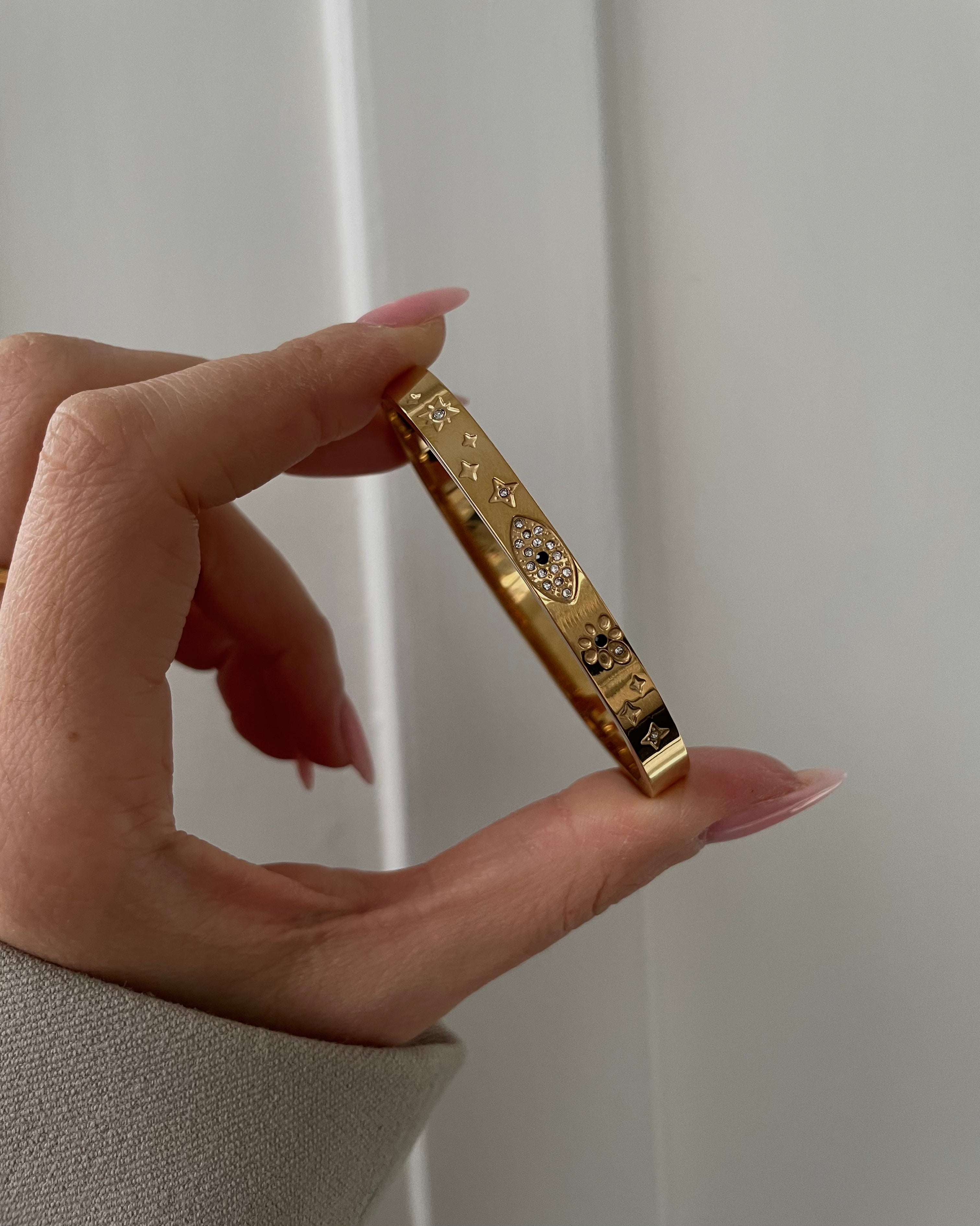 Parlak Göz Bilekliği